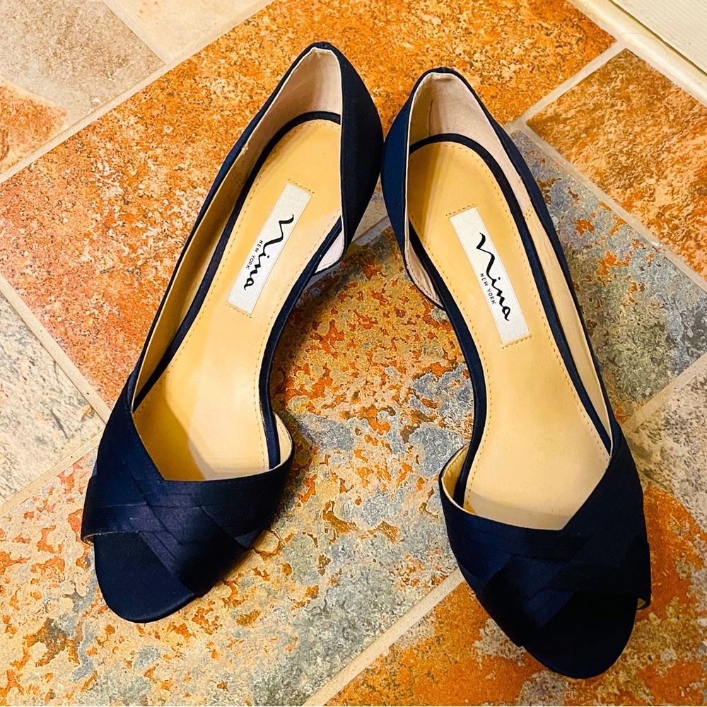 🎁NWOB Stunning Nina D’Orsay Style Navy Blue Satin Peep Toe Heels!